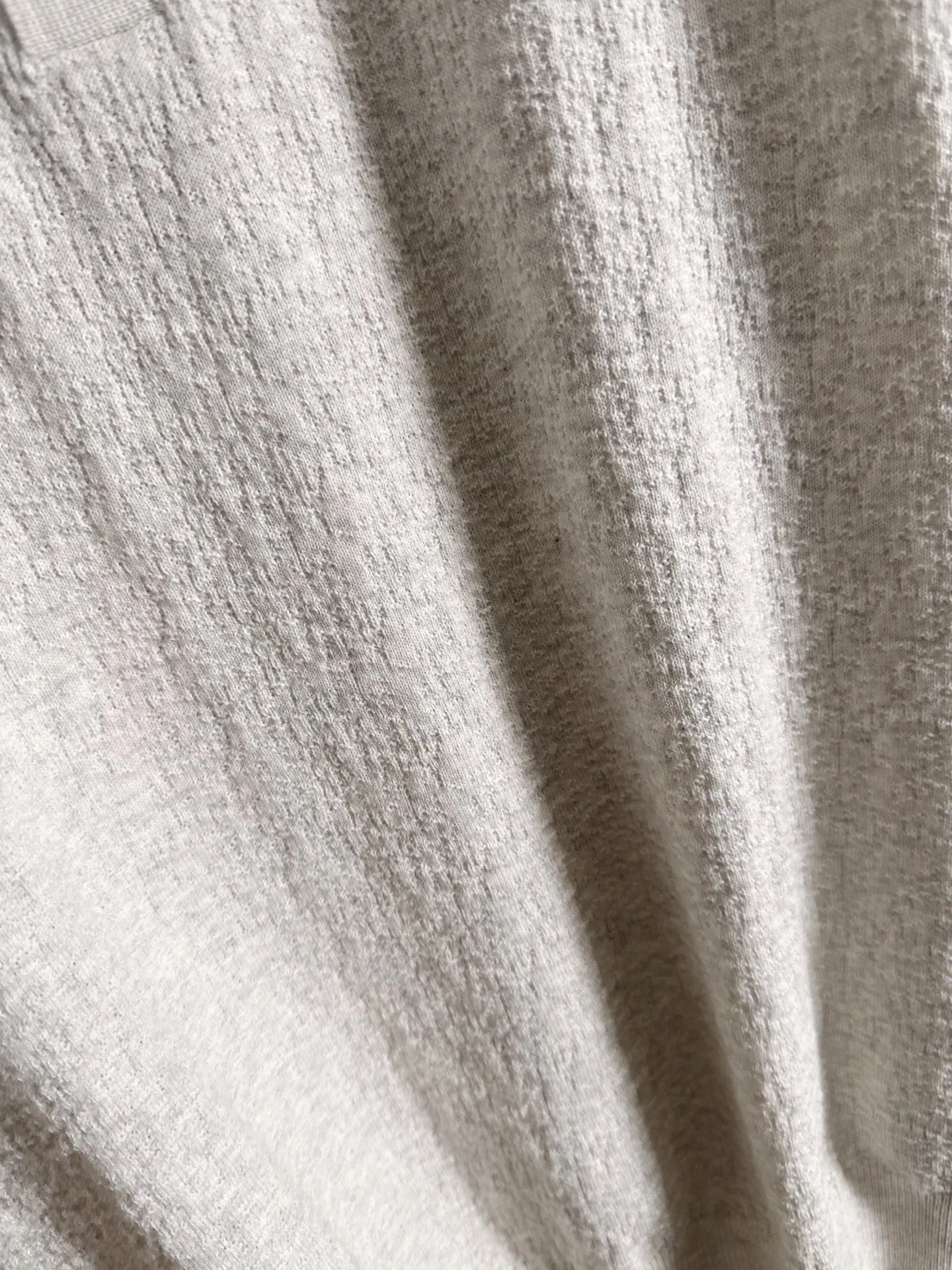 Next day shipment LP high quality Loro Piana 26ss New Arrival men's short-sleeved T-shirt Made of combed cotton yarn knitted cotton fabric, no pressure when entering and exiting the counter Exclusive control of raw materials It feels substantial when weighed, and the upper body is more textured than ordinary T-shirts. This texture can cope with the weather easily and is suitable for both hot and cold! Loose fit design, looks noble. The only correct version is available Size: M to XXXL